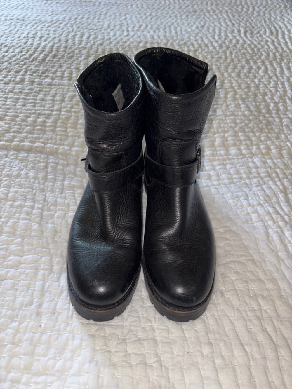 Frye Women’s Natalie Short Engineer Lug Black Leather Buckle Boots EUC 8.5 - Picture 2 of 11